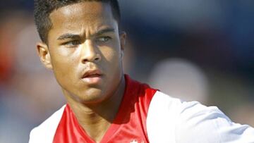 Justin Kluivert durante un partido con el Ajax de &Aacute;msterdam.