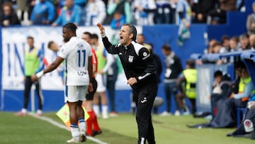 Dirigió 16 partidos en Chile, fue criticado por un ‘invento’ táctico y hoy está en la liga española