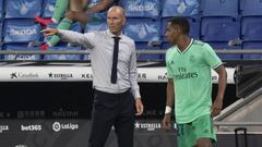 Rodrygo, junto a Zidane, en el RCDE Stadium.