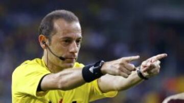 Cuneyt Çakir, árbitro de la semifinal entre Holanda y Argentina.