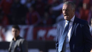 Boca Juniors' coach Gustavo Alfaro gestures during the Argentine Superliga first division football match against River Plate at the "Monumental" stadium in Buenos Aires, Argentina, on September 1, 2019. - The match ended in a 0-0 tie. (Photo by JUAN MABROMATA / AFP)