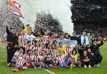 Victoria del Atlético de Madrid (2-1) ante el Real Madrid en el Estadio Santiago Bernabéu.