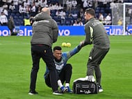 The Frenchman's knee injury is not only a concern against Benfica, but also, according to AS, against Getafe. "He's fit to play," Arbeloa predicted.