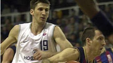 <b>DIRECCIÓN MAESTRA.</b> Nacho Rodríguez ha jugado un buen encuentro ante el rival italiano que ha sido barrido este jueves del Palau Blaugrana.