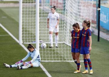 Pese a la ilusión y las grandes sensaciones en sus primeros pasos, el Real Madrid femenino no ha logrado ganar aún ni al Barça ni al Atlético, con derrotas por 0-4 y 0-1, respectivamente. Habrá que esperar, como mínimo, al 2021 para poder asistir al primer triunfo madridista frente a ambos clubes. 