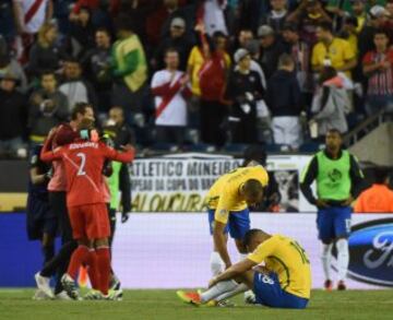Los peruanos celebran su victoria ante Brasil.