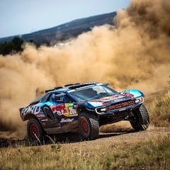 Nani Roma estrena con éxito el Ford del Dakar