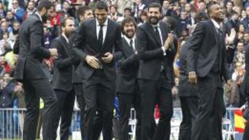 El equipo del baloncesto ofreció la Copa del Rey antes del Madrid-Elche. Los de Ancelotti ganaron después y ya son líderes en solitario.