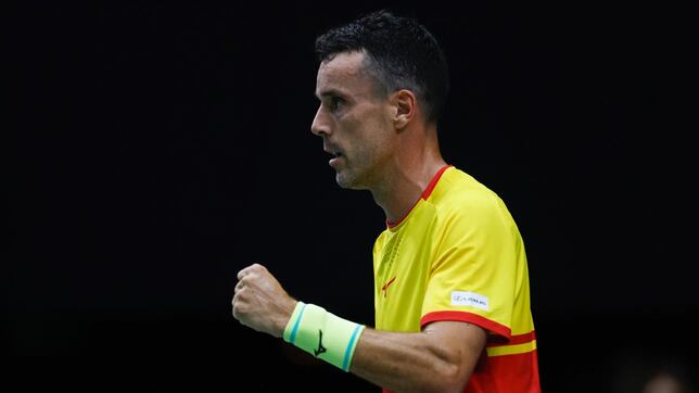 Bautista se crece ante Lehecka y da el primer punto a España