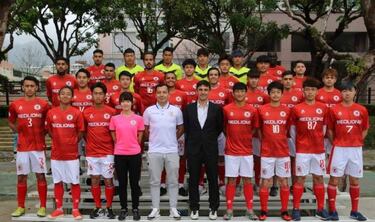 "Si eres de afuera y no usas mascarilla, se alejan": así vive un DT chileno en Taiwán