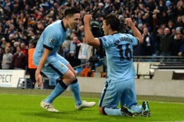 Sergio Agüero anotó los tres tantos en el triunfo de Manchester City.