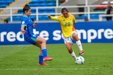 Brasil se puso arriba en el marcador a los 65'.