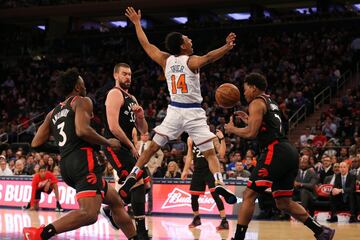 El español ha debutado con su nuevo equipo ante los Knicks con una victoria trabajada (99-104). Firmó 7 puntos y 6 rebotes en 18 minutos pero fue suplente por primera vez desde su temporada de debut.