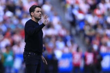 Nicolás Larcamón durante un partido con el Puebla en el Apertura 2022.