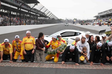 Álex Palou hace historia tras conquistar una de las carreras más importantes del automovilismo, las 500 Millas de Indianápolis.