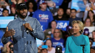 LeBron, en un mitin con Hillary.