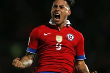 Chile's Eduardo Vargas celebrates after scoring against Brazil during a 2018 World Cup qualifying soccer match in Santiago, Chile, Thursday, Oct. 8, 2015. (AP Photo/ Luis Hidalgo)