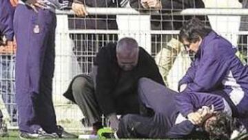 <b>TOCADO Y ¿HUNDIDO?. </b>Tamudo, atendido en el césped. El jugador se tuvo que retirar cojo del entrenamiento de ayer después de que Lemmens le pisara involuntariamente.