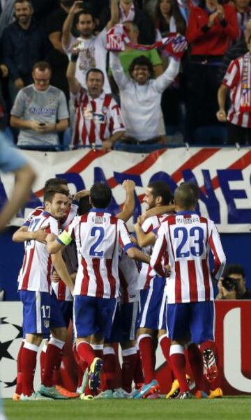 Los jugadores del Atlético de Madrid celebran el gol de Koke Resurreción, primero del equipo