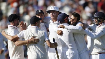 Moeen Ali celebrates taking the wicket of Pakistan&#039;s Sohail Khan. 