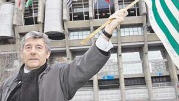 <b>EL REGRESO. </b>40 años después de su gesta, Landa regresó al Bernabéu con la bandera del Betis.