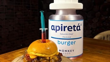 Come una hamburguesa con sabor a medicamento y da su veredicto: ¡Es tan absurdo que funciona!