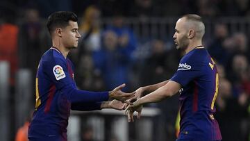 Barcelona&#039;s Brazilian midfielder Philippe Coutinho (L) replaces Barcelona&#039;s Spanish midfielder Andres Iniesta during the Spanish &#039;Copa del Rey&#039; (King&#039;s cup) quarter-final second leg football match between FC Barcelona and RCD Espa
