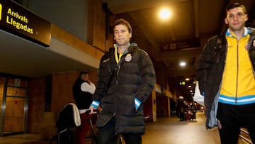 LLEGADA DE RUBI ENTRENADOR DEL ESPANYOL AL AEROPUERTO DE SEVILLA.