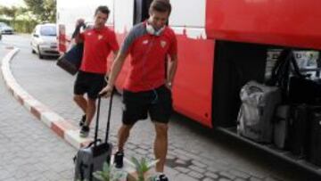 Krychowiak, junto a Konoplyanka.