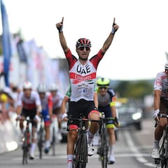 Diego Ulissi logra la victoria tras un error de señalización