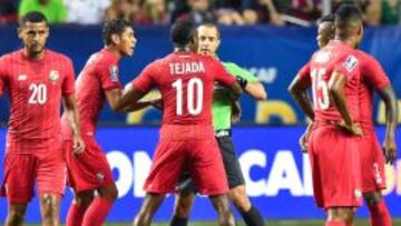 El delantero panameño, Luis Tejada, se fue expulsado en el duelo ante México, semifinal de Copa Oro.