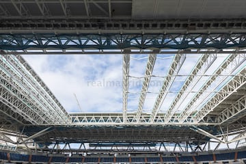 Las obras de remodelación del estadio del club madrileño siguen avanzando sin pausa. Esta vez el club nos ha querido enseñar en que situación se encuentra la cubierta del estadio.