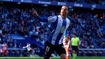 BARCELONA, SPAIN - NOVEMBER 06: Raul De Tomas of RCD Espanyol celebrates after scoring his team&#039;s second goal during the La Liga Santander match between RCD Espanyol and Granada CF at RCDE Stadium on November 06, 2021 in Barcelona, Spain. (Photo by Alex Caparros/Getty Images)
 ALEGRIA
 PUBLICADA 11/11/21 NA MA04 1COL