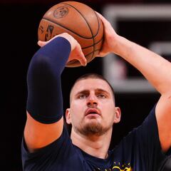 Nikola Jokic respira aliviado: solo un mes de baja tras su lesión de rodilla