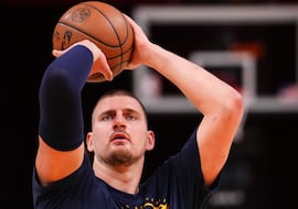 Nikola Jokic respira aliviado: solo un mes de baja tras su lesión de rodilla