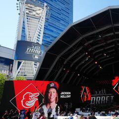 Who are the past no. 1 overall picks in the MLB draft and where are they now?