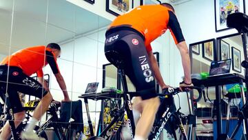 Chris Froome hace rodillo en su casa de Mónaco.
