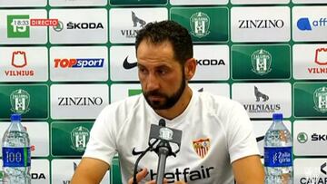 Machín: "Me sorprende el césped, espero que no sea determinante"