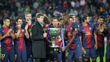 SU LIGA. Tito Vilanova levanta junto a Eric Abidal el t&iacute;tulo del campeonato de Liga del curso 2012-13.
 