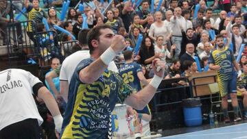 El Cangas tendrá que pelear y rezar en la última jornada.