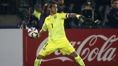 Bravo estará fuera tres semanas y llegará al debut de La Roja