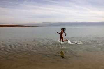 Las participantes de Miss Universo visitan el Mar Muerto cerca de Jericó, Cisjordania.