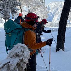 Un snowboarder sobrevive 48 horas en la montaña en sudadera