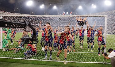 El primer título del año se lo llevó el Barcelona en Yeda. La final de la Supercopa empezó bien para un Real Madrid que se adelantó con gol de Mbappé, pero el Barcelona se puso 1-5 poco después del descanso. La expulsión de Szczesny en el 60 frenó lo que pudo haber sido una mayor goleada, pero terminó 2-5. 