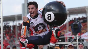 Marc Marquez celebrando su octavo Mundial.