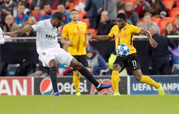 Kondogbia y Roger Assalé.