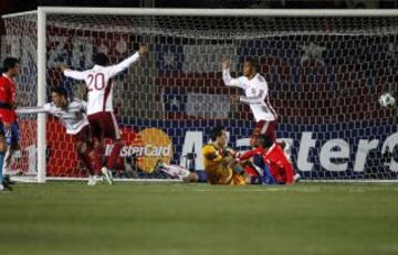 En cuartos de final, Chile cayó de manera sorpresiva ante Venezuela por 1-2. Vizcarrondo y Cichero anotaron para la 'Vinotinto', mientras que Humberto Suazo descontó para Chile. Este fue el último partido de 'La Roja' por Copa América.