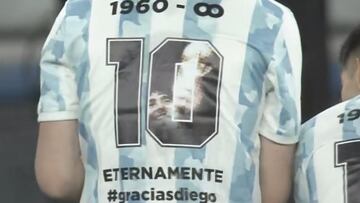 La selección argentina Sub-23 salió con una camiseta especial ante Japón y guardó un minuto de silencio por las muertes de los tres astros fallecidos. Además, se colocaron pancartas en honor a los mismos.