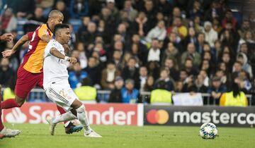 Triplete perfecto de Rodrygo: izquierda, de cabeza y con la derecha. Noche histórica para el extremo brasileño, que difícilmente olvidará este partido ante el Galatasaray.