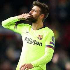 A falta de ataque, hubo SuperPiqué en Old Trafford